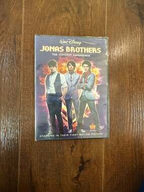Walt Disney Pictures Presents Jonas Brothers The Concert Experience DVD